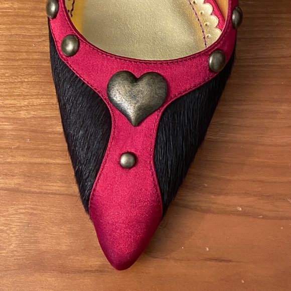 Black leather (“pony hair”) pointy toed high heeled pumps Size 7.5M. - Picture 3 of 11